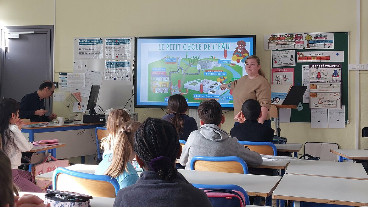 Manon, doctorante, est venue expliquer son travail dans l'école
