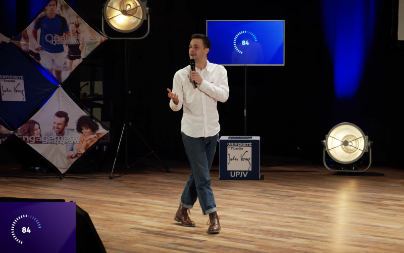 Sylvain Laforet lors du concours ma Thèse en 180s