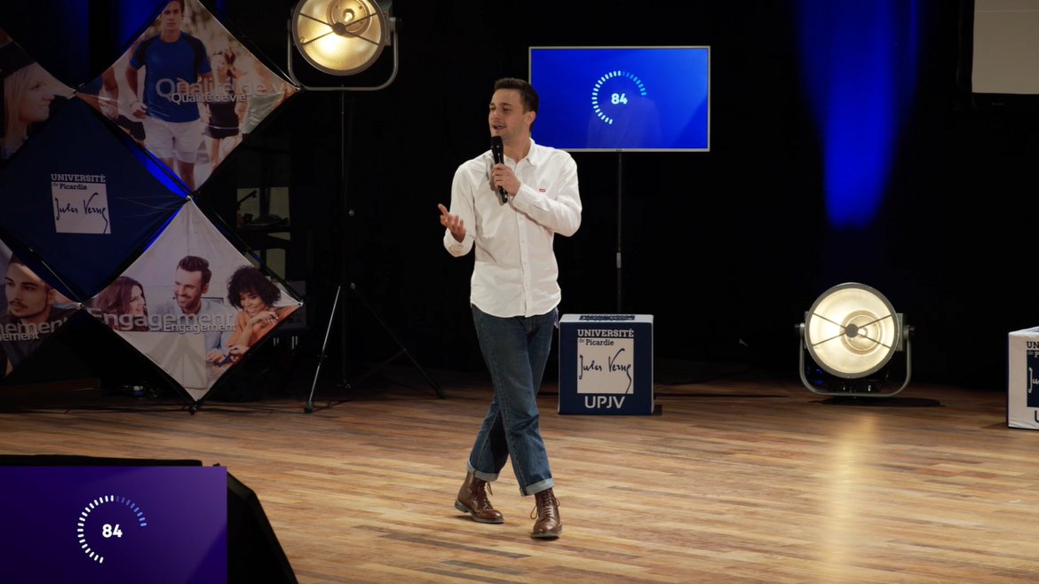 Sylvain Laforet lors du concours ma Thèse en 180s